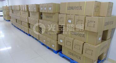 LED護(hù)欄管凌晨3點(diǎn)裝貨，專車直達(dá)貴州!