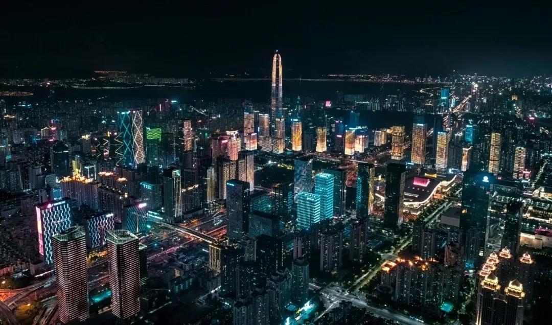 城市夜景亮化應(yīng)有合理的設(shè)計和規(guī)劃，完善功能性