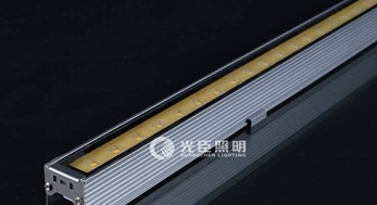 河南鄭州地產樓盤亮化項目，光臣金黃光LED線條燈獲客戶贊賞